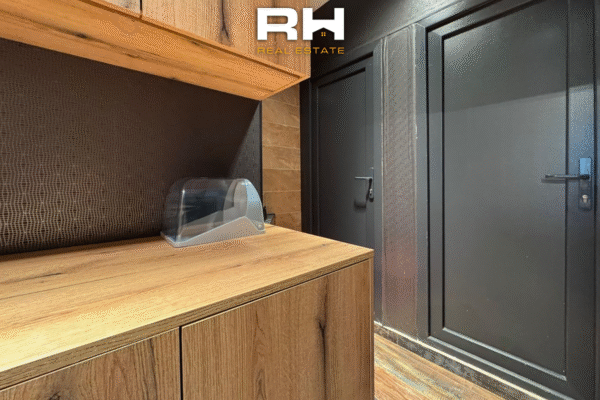 Banesë – Zyre 80m² me #QIRA në Qendër