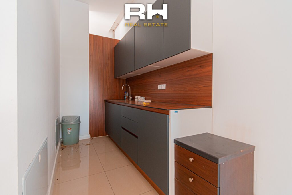 Lokal – Zyre 400m² me #QIRA në Pejton