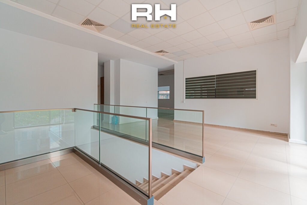 Lokal – Zyre 400m² me #QIRA në Pejton