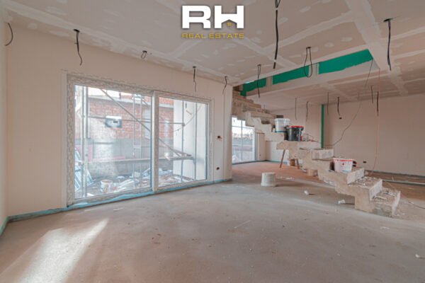 Shtëpi 208.62m² në #SHITJE në Veternik