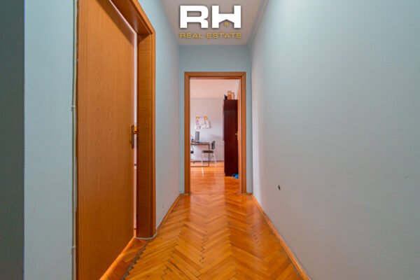 Banesë 42.5m² neto në #SHITJE te Qafa