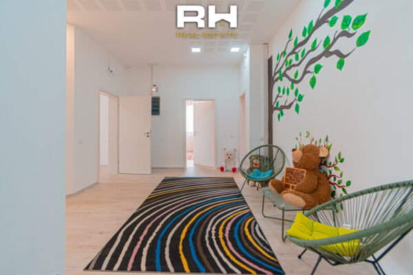 Çerdhe 306m² me #QIRA në Emshir