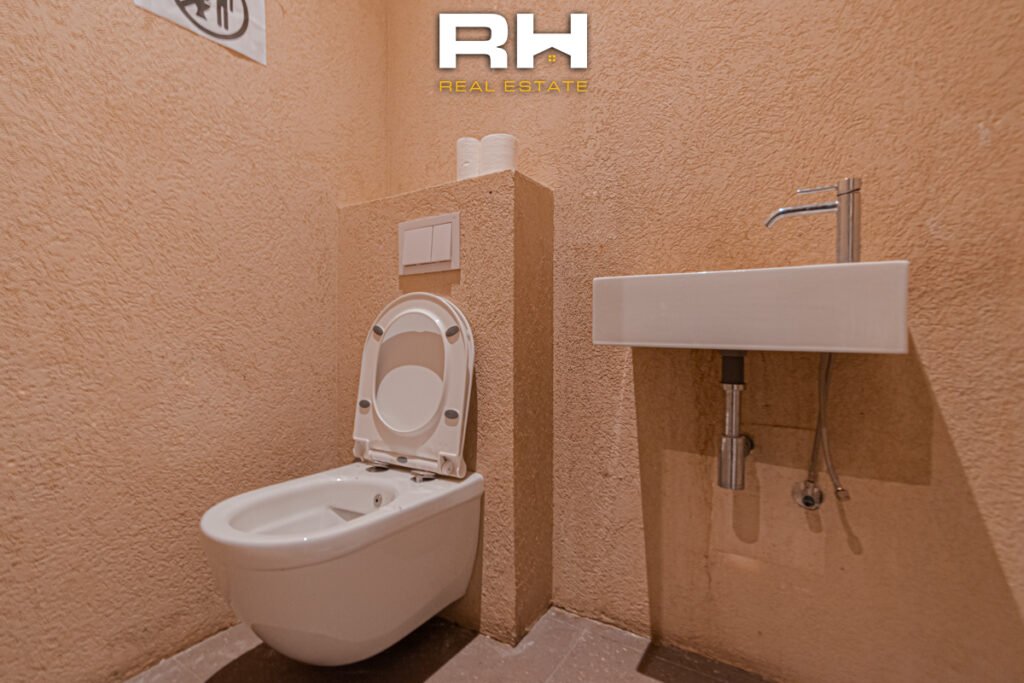 Lokal 600m² me #QIRA në Qendër
