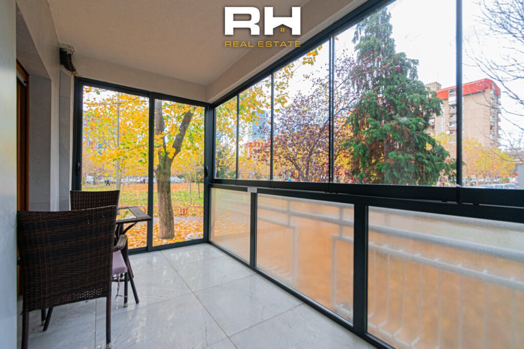 Lokal – Zyre 107m² me #QIRA në Dardani
