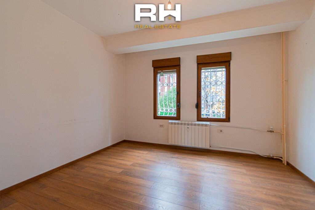 Lokal – Zyre 107m² me #QIRA në Dardani