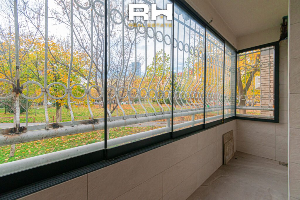 Lokal – Zyre 107m² me #QIRA në Dardani