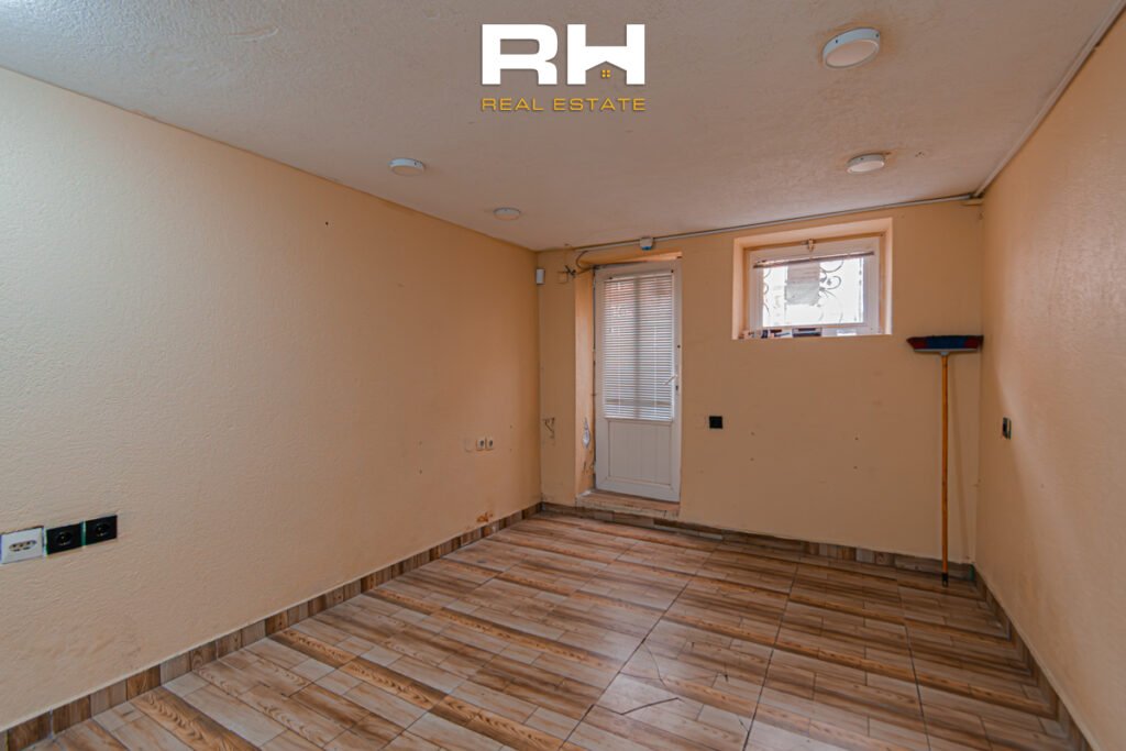 Lokal 30m² me #QIRA në Qendër