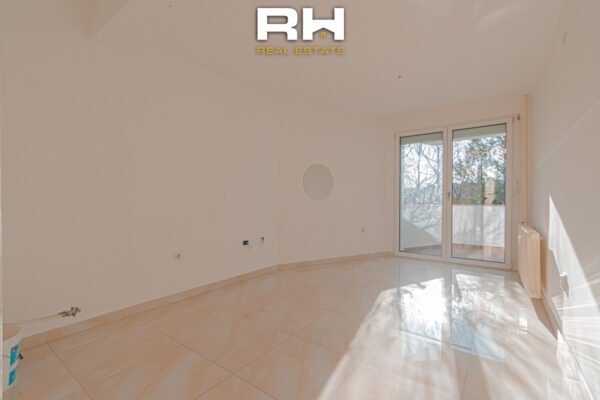 Banesë – Zyre 135m² me #QIRA në Ulpianë