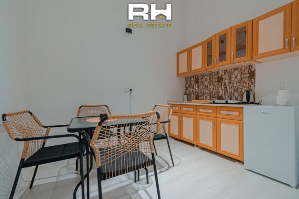 Kat shtëpie – Lokal 70m² me #QIRA në Shesh