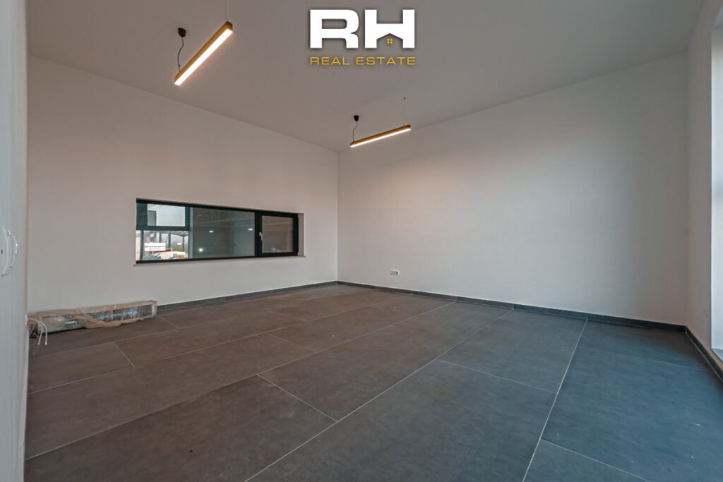 Depo 3000m² me #QIRA në Suhadoll