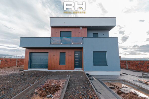 Shtëpi 220m² në #SHITJE në Bërnicë