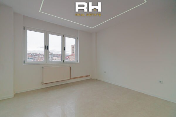 Banesë – Zyre 65m² me #QIRA në Shesh