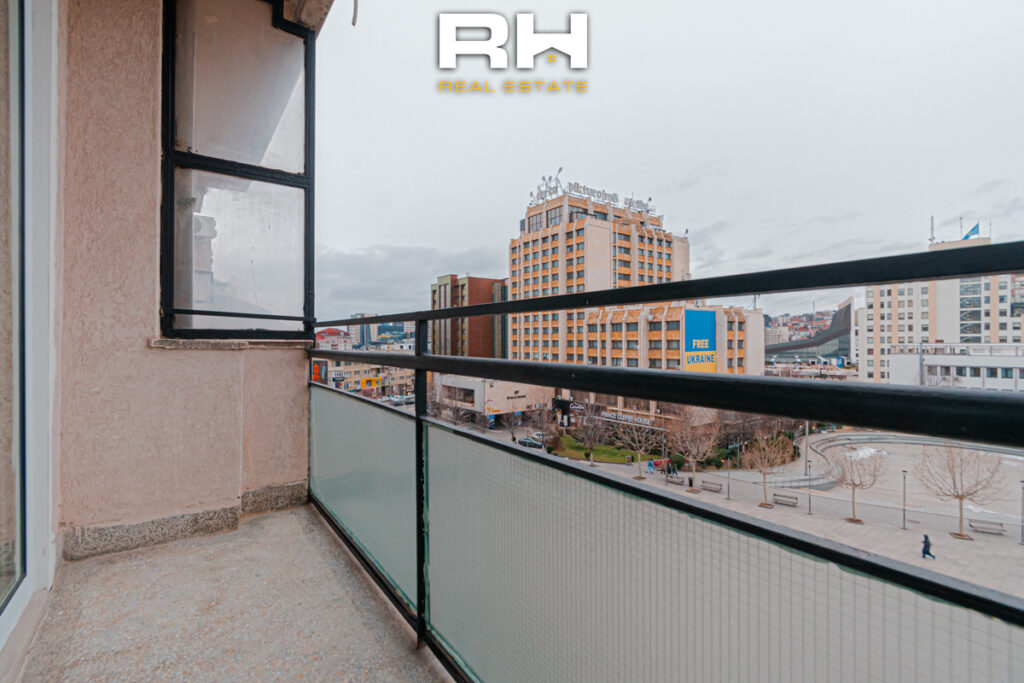 Banesë – Zyre 65m² me #QIRA në Shesh