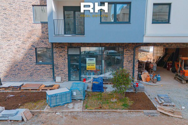 Lokal 104m² + 37m² me #QIRA në Emshir