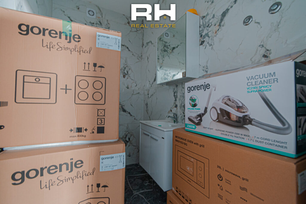 Lokal 130m² me #QIRA në Emshir