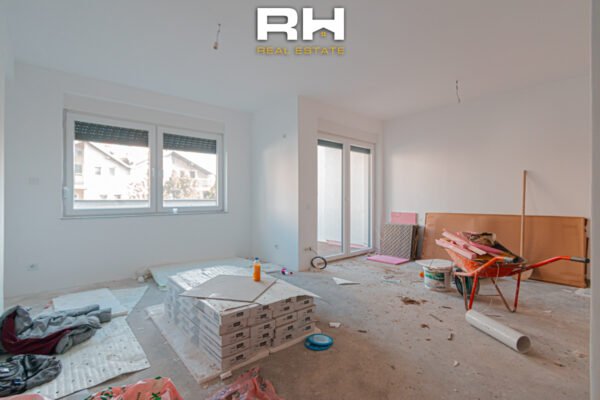 Banesë 61.03m² + 24.67m² në #SHITJE në Emshir