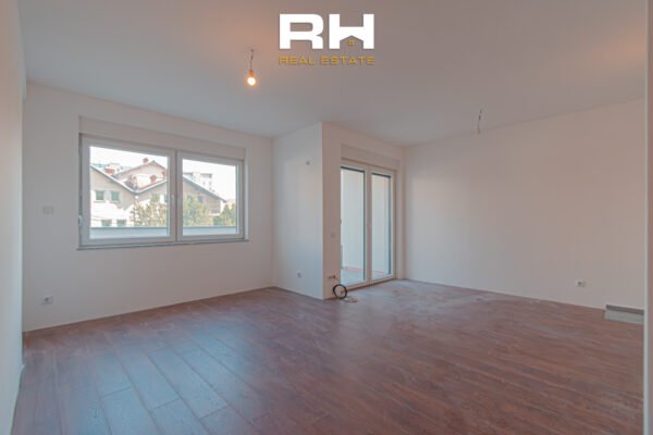 Banesë 61.03m² + 24.67m² në #SHITJE në Emshir