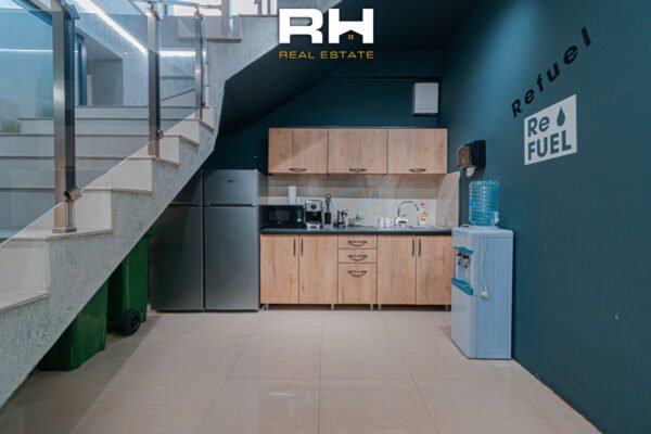 Lokal 420m² me #QIRA në Emshir