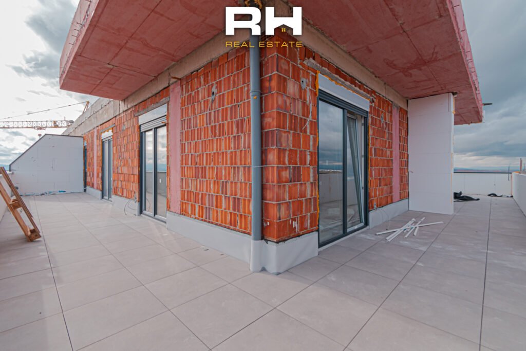 Penthouse 165m² + 40m² në SHITJE në Dragodan / Arbëri