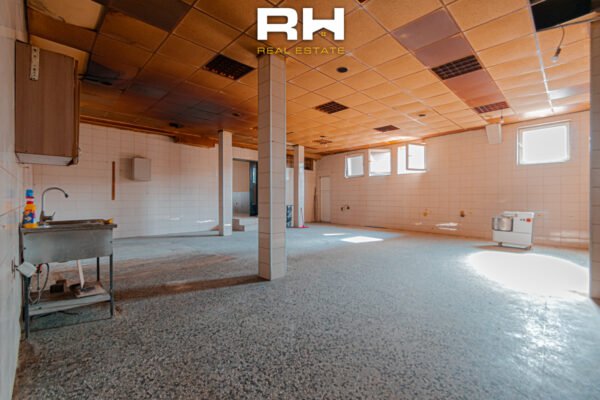 Lokal 300m² me #QIRA në Emshir