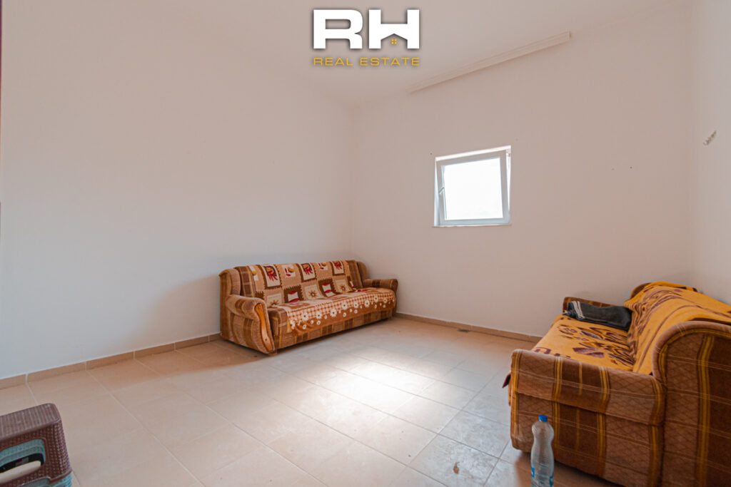 Lokal 300m² me #QIRA në Emshir