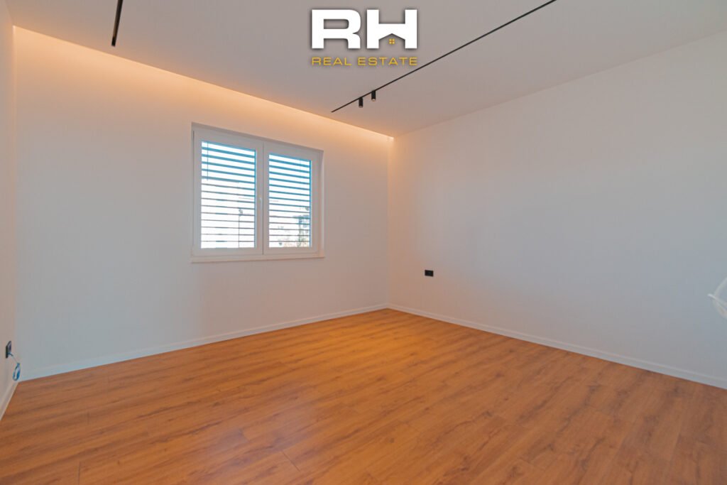 Shtëpi 296m² në SHITJE në Lagjen Qëndresa