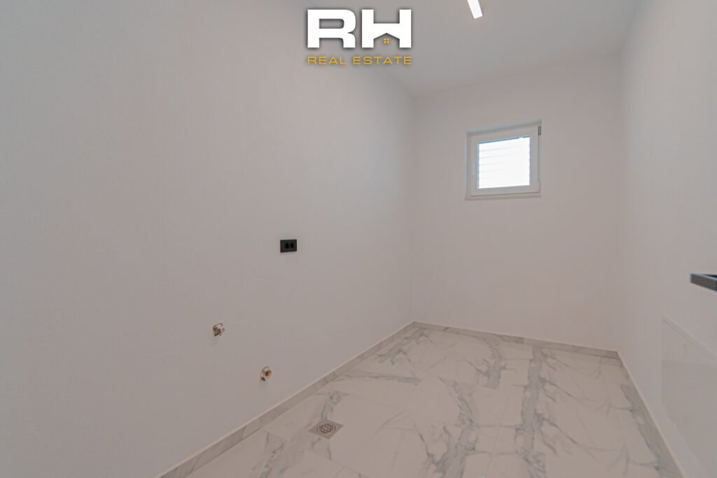 Shtëpi 296m² në SHITJE në Lagjen Qëndresa