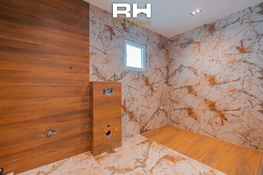 Shtëpi 296m² në SHITJE në Lagjen Qëndresa
