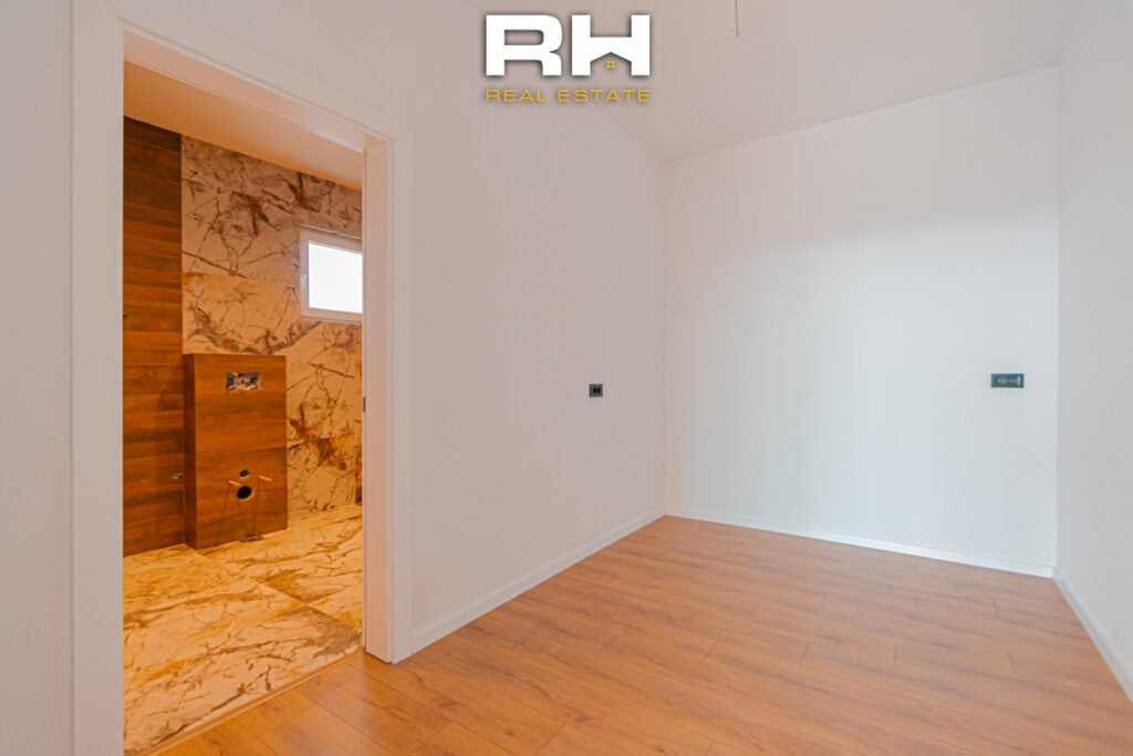 Shtëpi 296m² në SHITJE në Lagjen Qëndresa