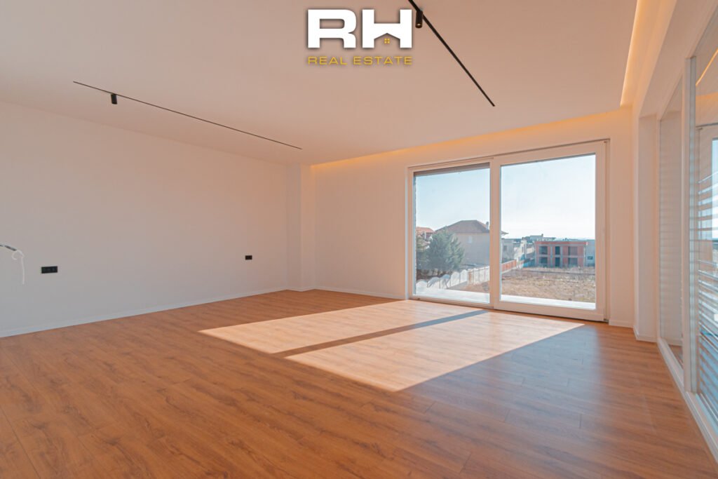 Shtëpi 296m² në SHITJE në Lagjen Qëndresa