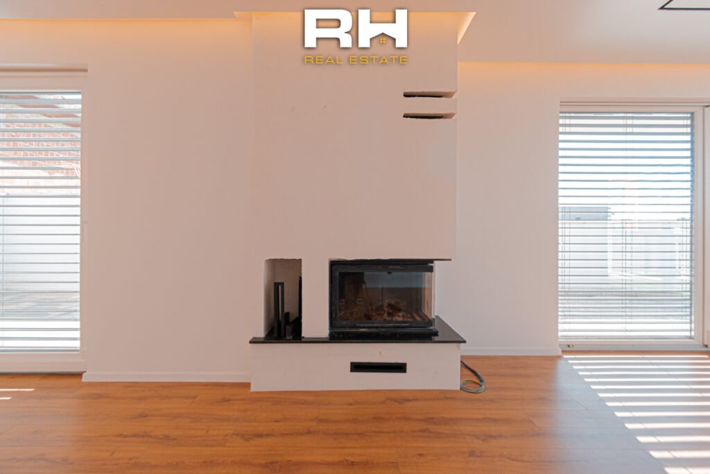 Shtëpi 296m² në SHITJE në Lagjen Qëndresa