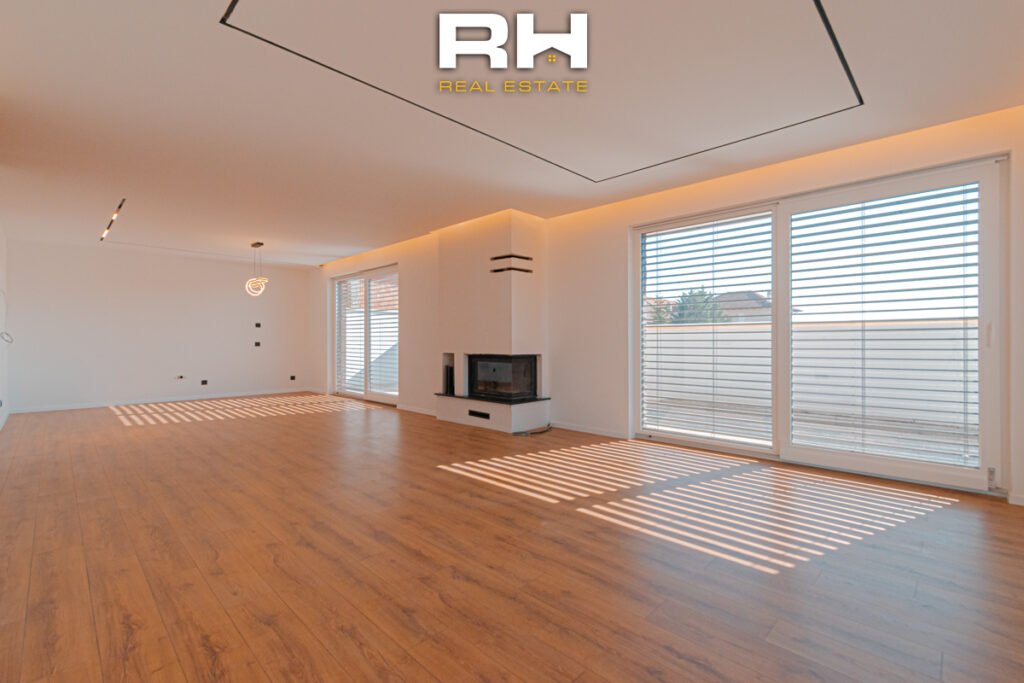 Shtëpi 296m² në SHITJE në Lagjen Qëndresa