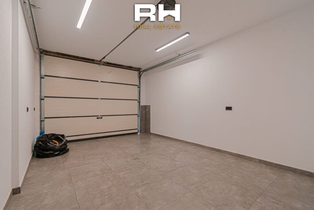 Shtëpi 296m² në SHITJE në Lagjen Qëndresa