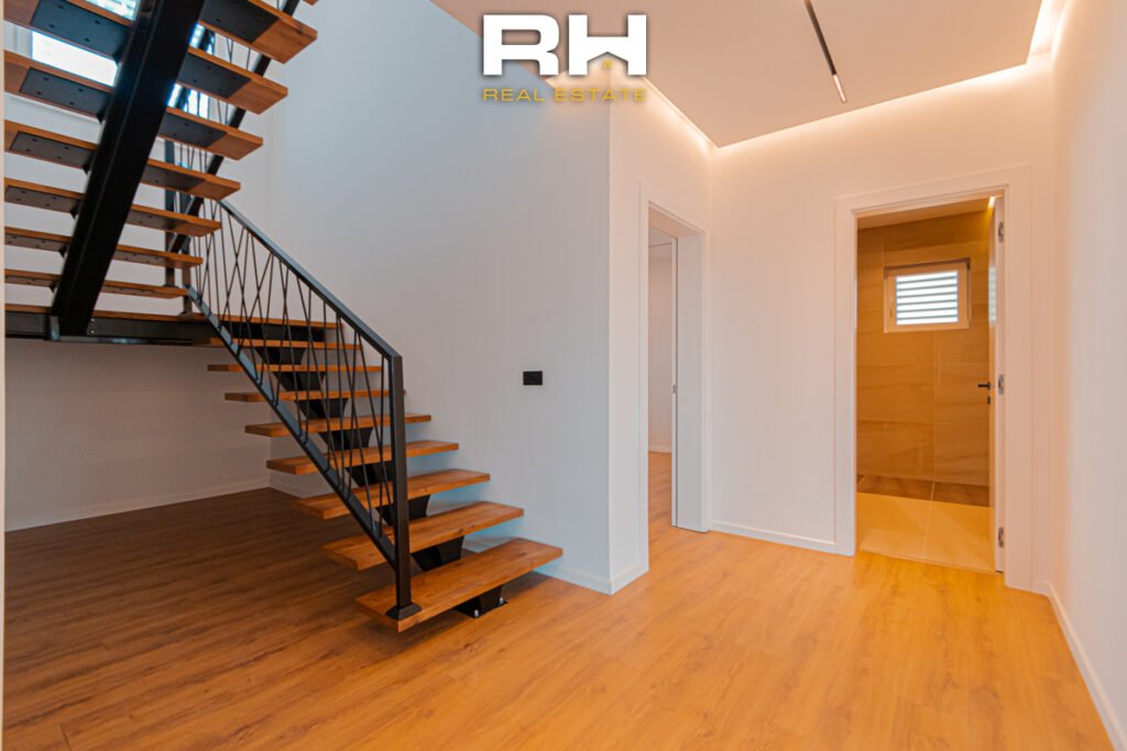 Shtëpi 296m² në SHITJE në Lagjen Qëndresa