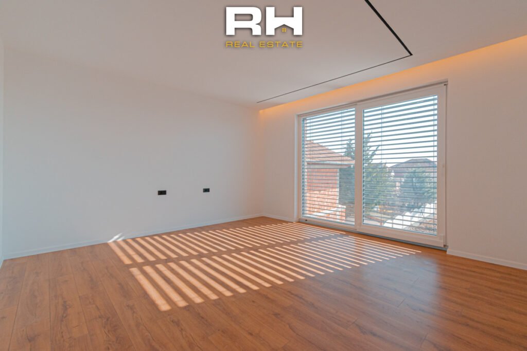 Shtëpi 296m² në SHITJE në Lagjen Qëndresa
