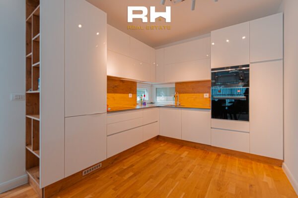 Shtëpi 202m² me #QIRA në lagjen Qershia, Çagllavicë