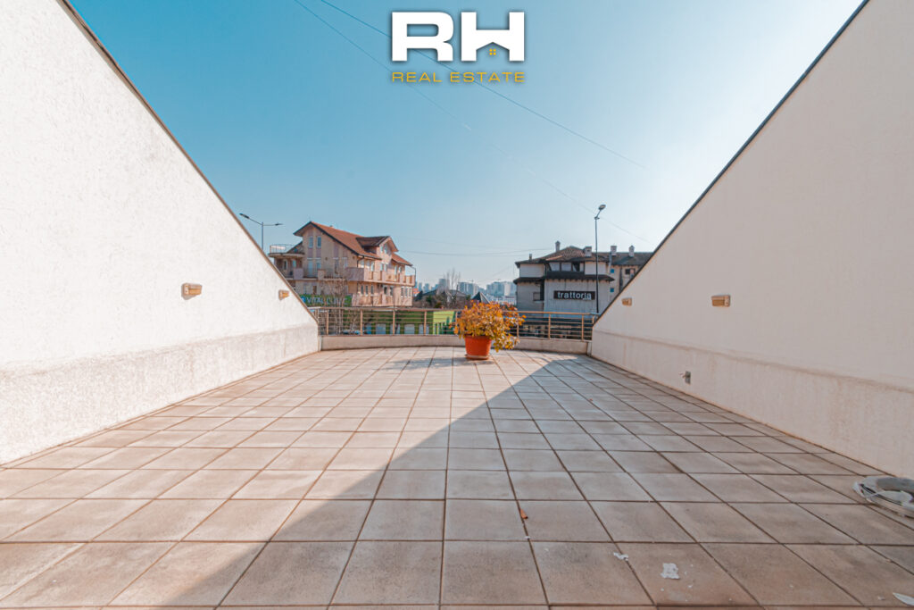 Shtëpi 150m² + 60m² me #QIRA në Bregun e Diellit