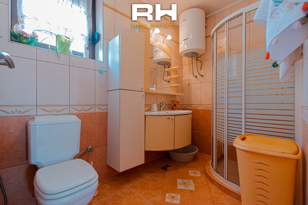 Shtëpi 150m² + 60m² me #QIRA në Bregun e Diellit