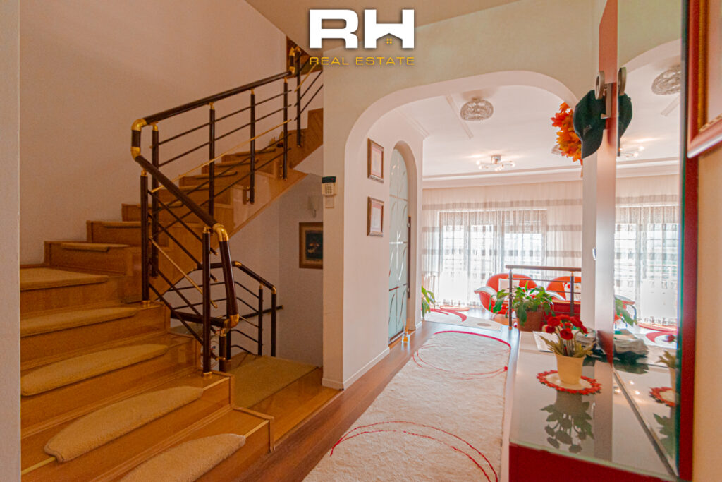 Shtëpi 150m² + 60m² me #QIRA në Bregun e Diellit