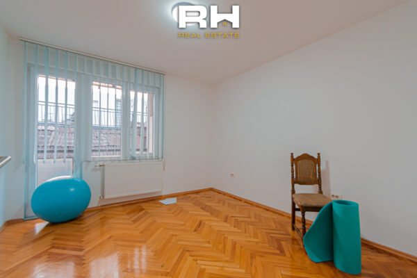 Banesë – Zyre 65m² me #QIRA në Ulpianë