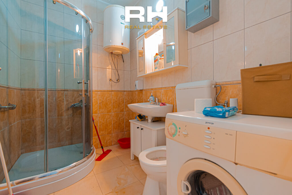 Banesë – Zyre 80m² me #QIRA në Bregun e Diellit