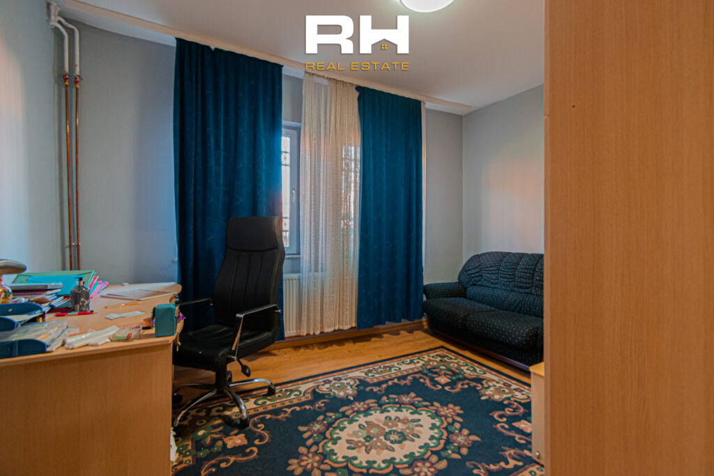 Banesë – Zyre 80m² me #QIRA në Bregun e Diellit