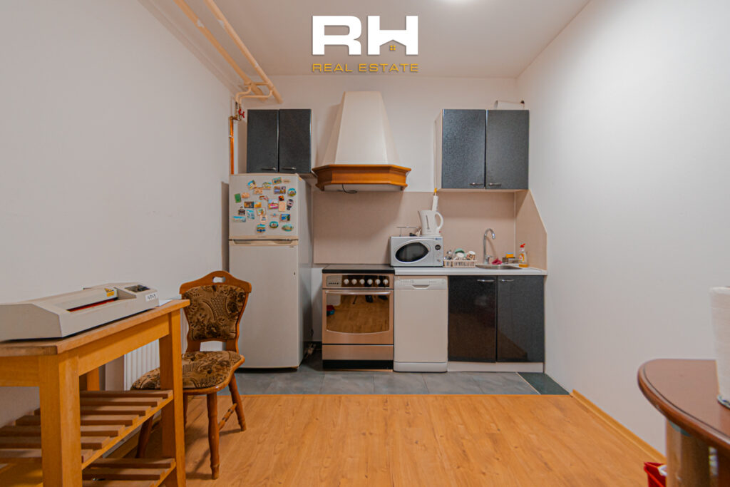 Banesë – Zyre 80m² me #QIRA në Bregun e Diellit