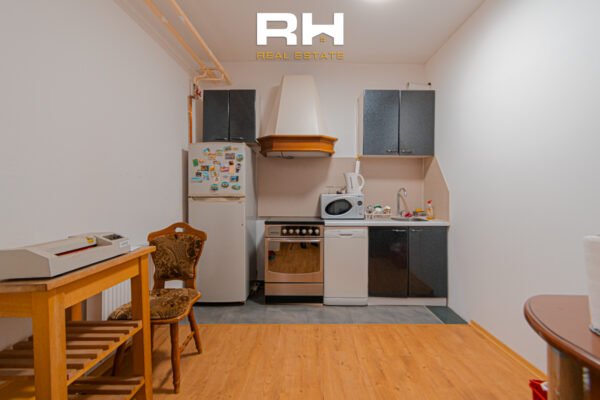 Banesë – Zyre 80m² me #QIRA në Bregun e Diellit