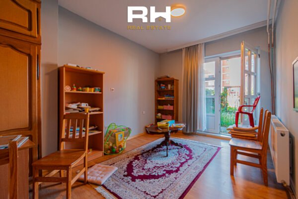 Banesë – Zyre 80m² me #QIRA në Bregun e Diellit