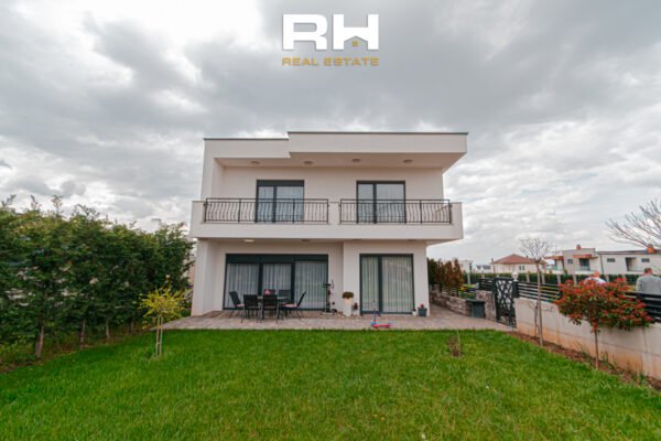 Shtëpi 280m² në #SHITJE në Lagjen Qëndresa, Çagllavicë