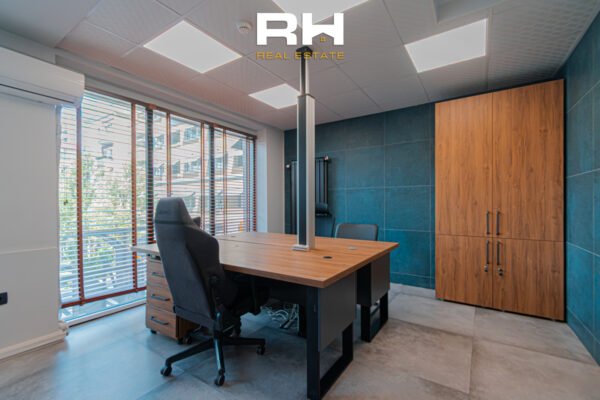 Zyre 200m² me #QIRA në Qendër