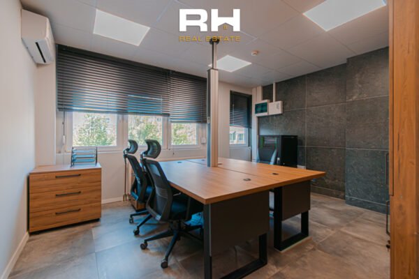 Zyre 200m² me #QIRA në Qendër