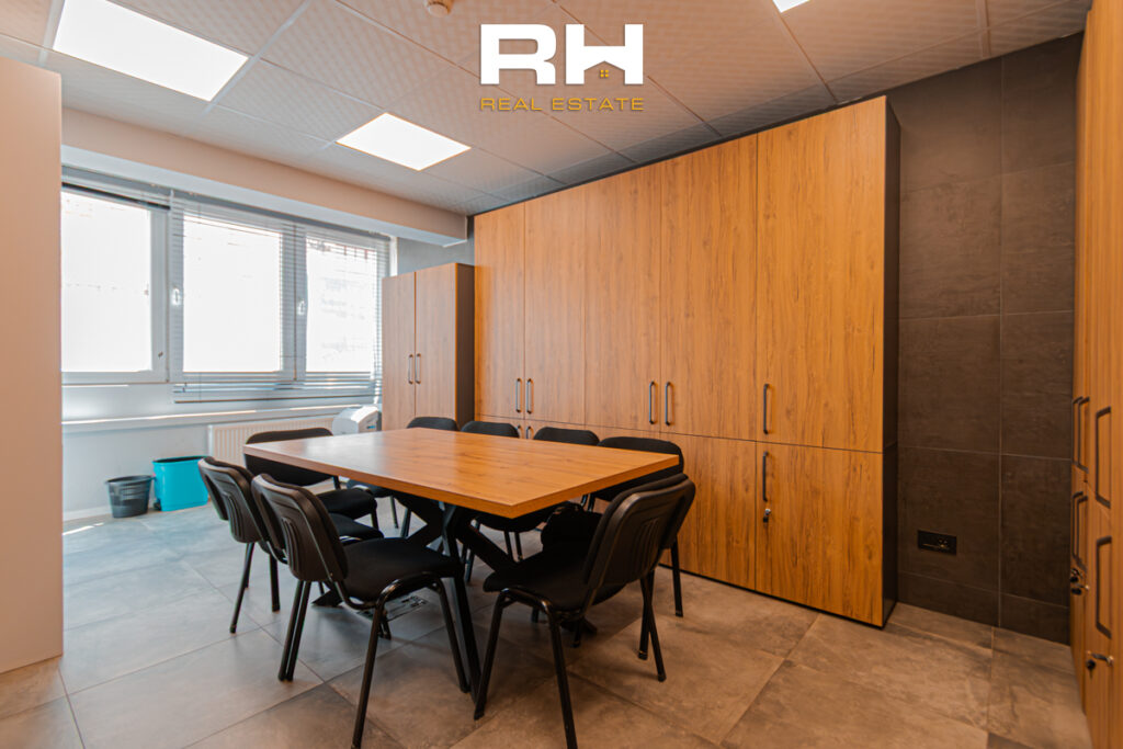 Zyre 200m² me #QIRA në Qendër