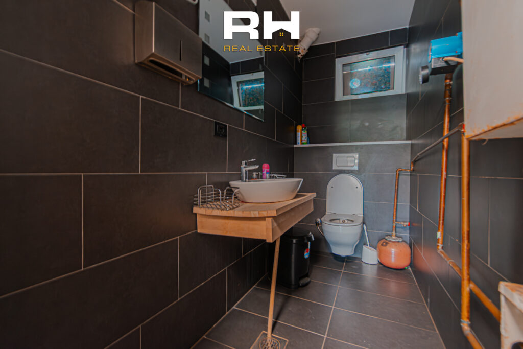 Zyre 200m² me #QIRA në Qendër
